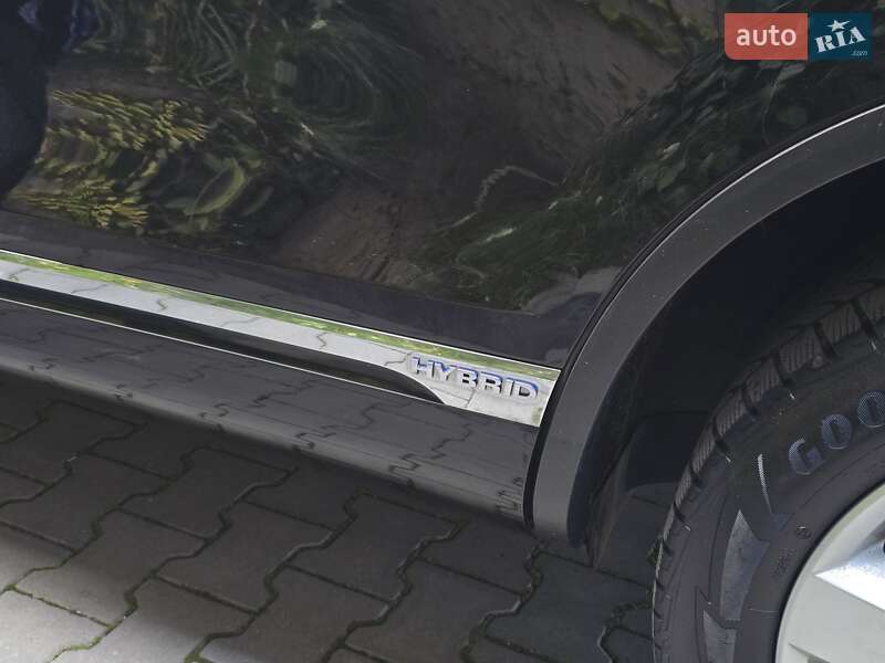 Внедорожник / Кроссовер Volkswagen Touareg 2011 в Хмельницком