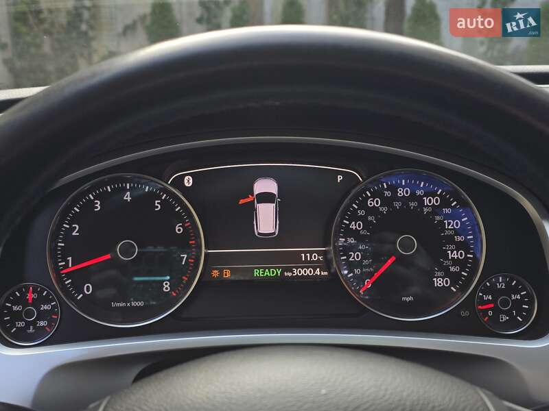 Внедорожник / Кроссовер Volkswagen Touareg 2011 в Хмельницком