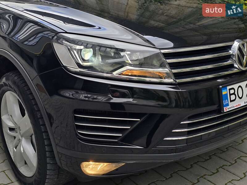 Внедорожник / Кроссовер Volkswagen Touareg 2011 в Хмельницком