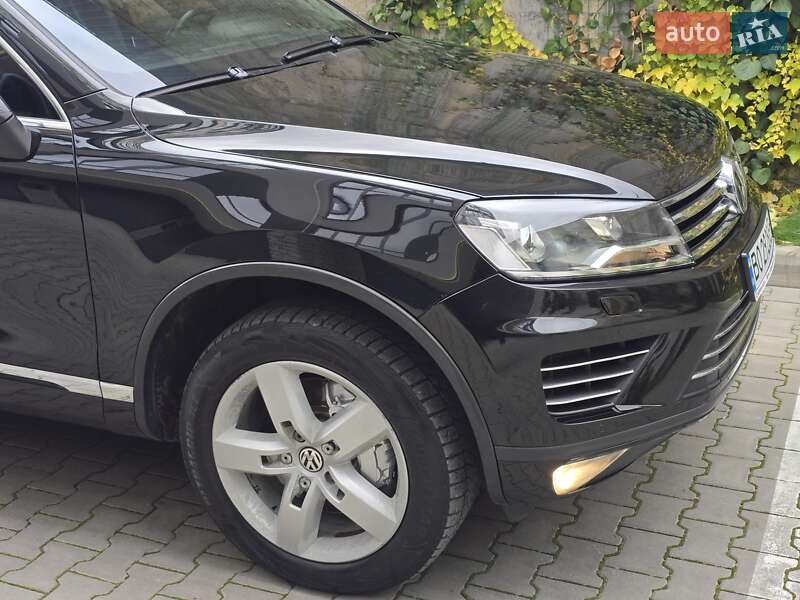 Внедорожник / Кроссовер Volkswagen Touareg 2011 в Хмельницком