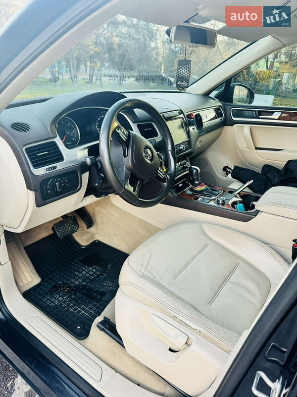 Позашляховик / Кросовер Volkswagen Touareg 2010 в Миколаєві