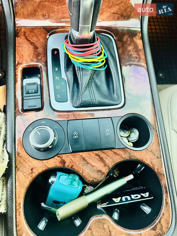 Позашляховик / Кросовер Volkswagen Touareg 2010 в Миколаєві