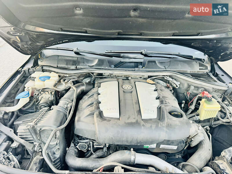 Позашляховик / Кросовер Volkswagen Touareg 2010 в Миколаєві