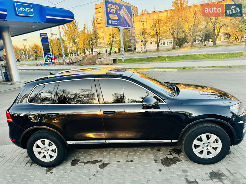 Позашляховик / Кросовер Volkswagen Touareg 2010 в Миколаєві