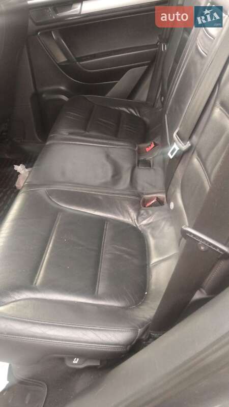 Внедорожник / Кроссовер Volkswagen Touareg 2011 в Кропивницком
