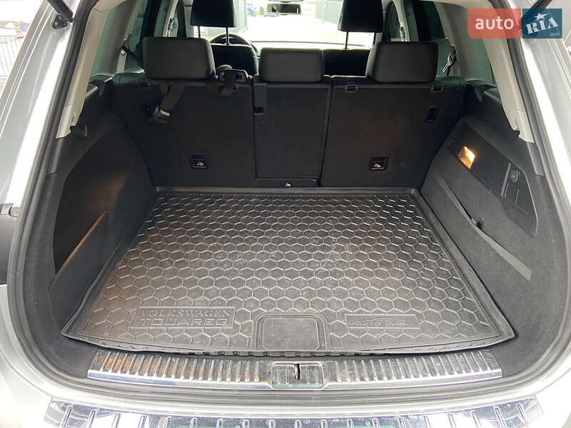 Внедорожник / Кроссовер Volkswagen Touareg 2013 в Львове