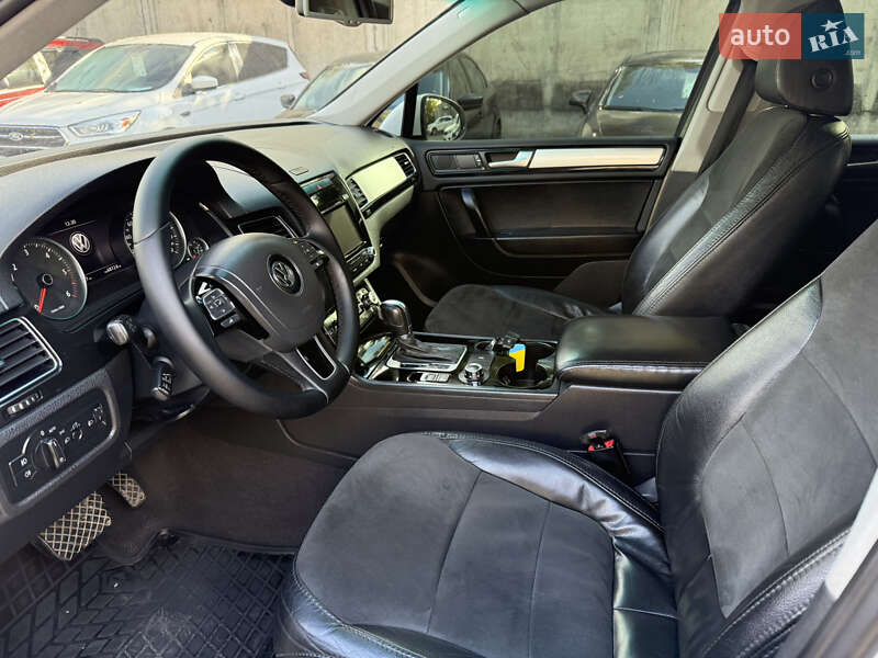 Внедорожник / Кроссовер Volkswagen Touareg 2011 в Запорожье