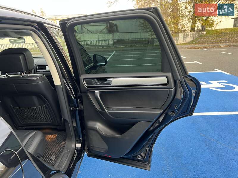 Внедорожник / Кроссовер Volkswagen Touareg 2017 в Киеве фото 34 Внедорожник / Кроссовер Volkswagen Touareg 2017 в Киеве