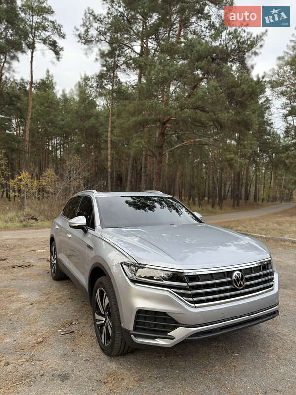 Внедорожник / Кроссовер Volkswagen Touareg 2021 в Киеве