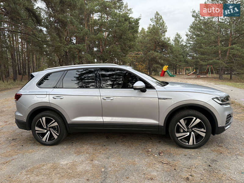Внедорожник / Кроссовер Volkswagen Touareg 2021 в Киеве
