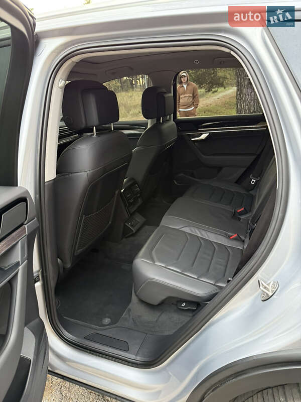 Внедорожник / Кроссовер Volkswagen Touareg 2021 в Киеве