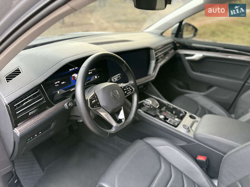 Внедорожник / Кроссовер Volkswagen Touareg 2021 в Киеве