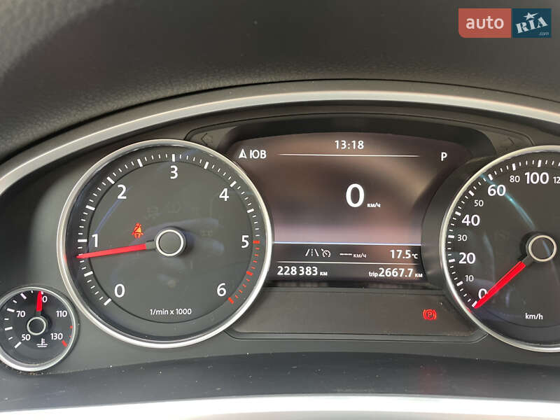 Внедорожник / Кроссовер Volkswagen Touareg 2015 в Ужгороде фото 11 Внедорожник / Кроссовер Volkswagen Touareg 2015 в Ужгороде