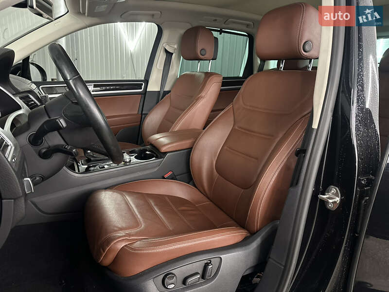 Позашляховик / Кросовер Volkswagen Touareg 2015 в Вінниці