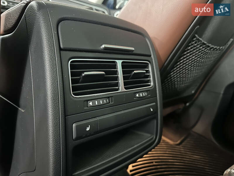 Позашляховик / Кросовер Volkswagen Touareg 2015 в Вінниці