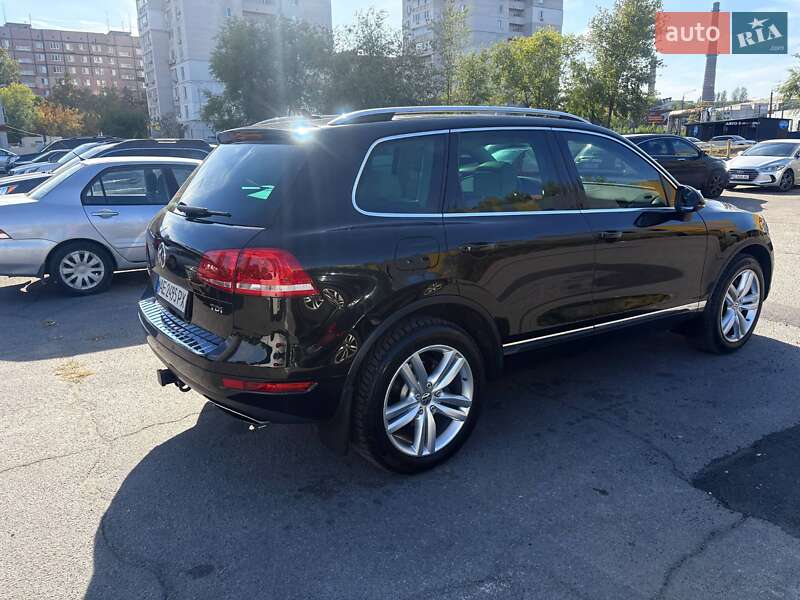 Внедорожник / Кроссовер Volkswagen Touareg 2011 в Днепре