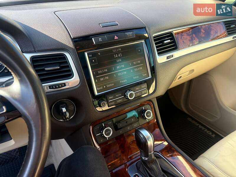 Внедорожник / Кроссовер Volkswagen Touareg 2011 в Днепре