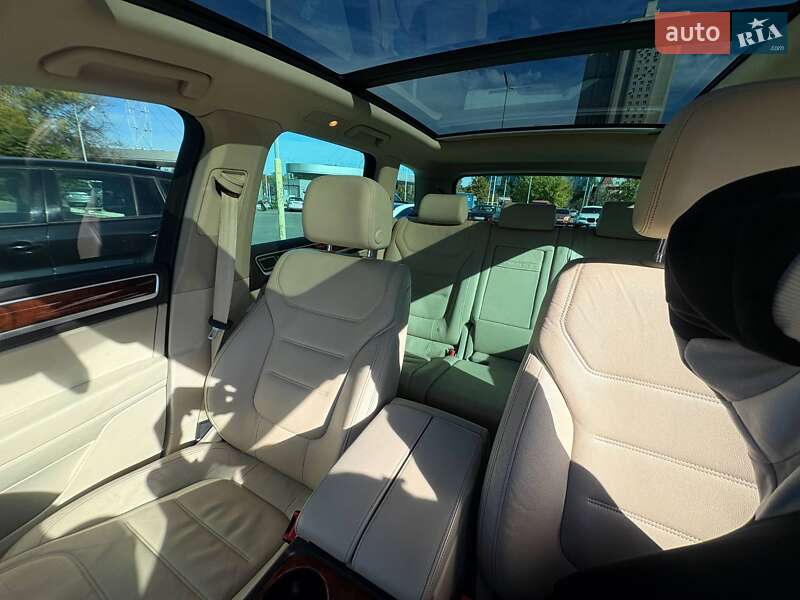 Внедорожник / Кроссовер Volkswagen Touareg 2011 в Днепре