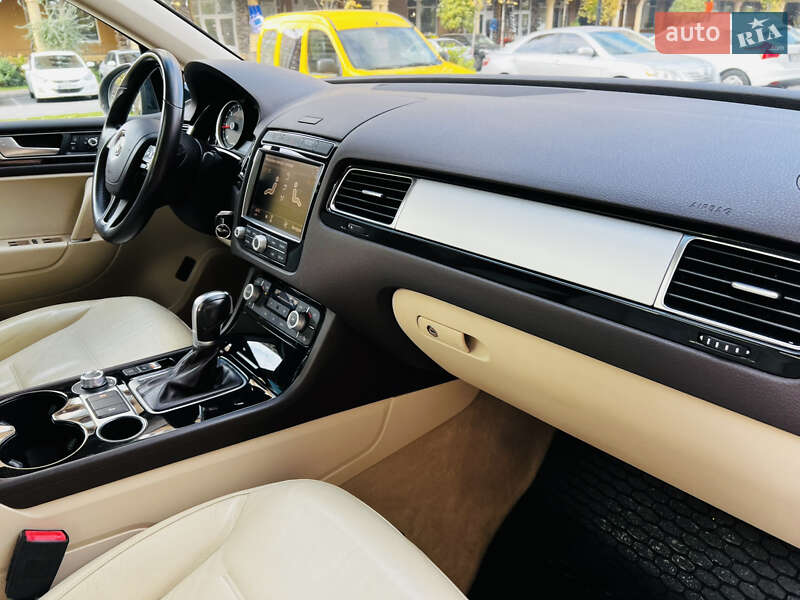 Внедорожник / Кроссовер Volkswagen Touareg 2016 в Киеве фото 40 Внедорожник / Кроссовер Volkswagen Touareg 2016 в Киеве