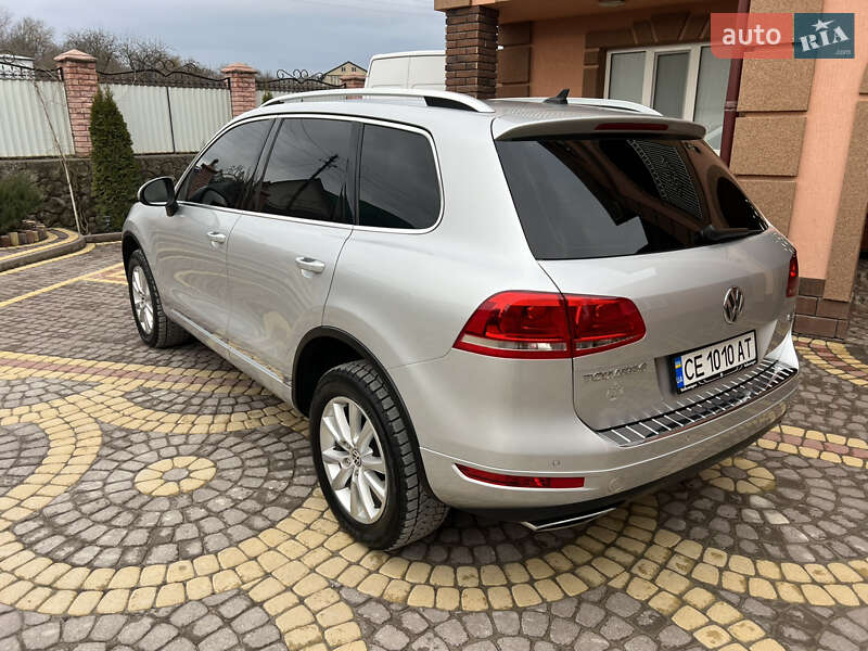 Внедорожник / Кроссовер Volkswagen Touareg 2012 в Хотине