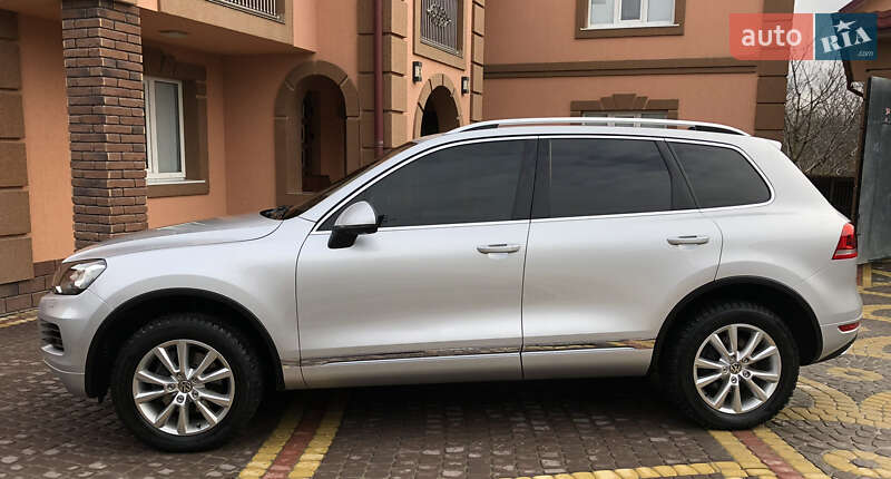 Внедорожник / Кроссовер Volkswagen Touareg 2012 в Хотине