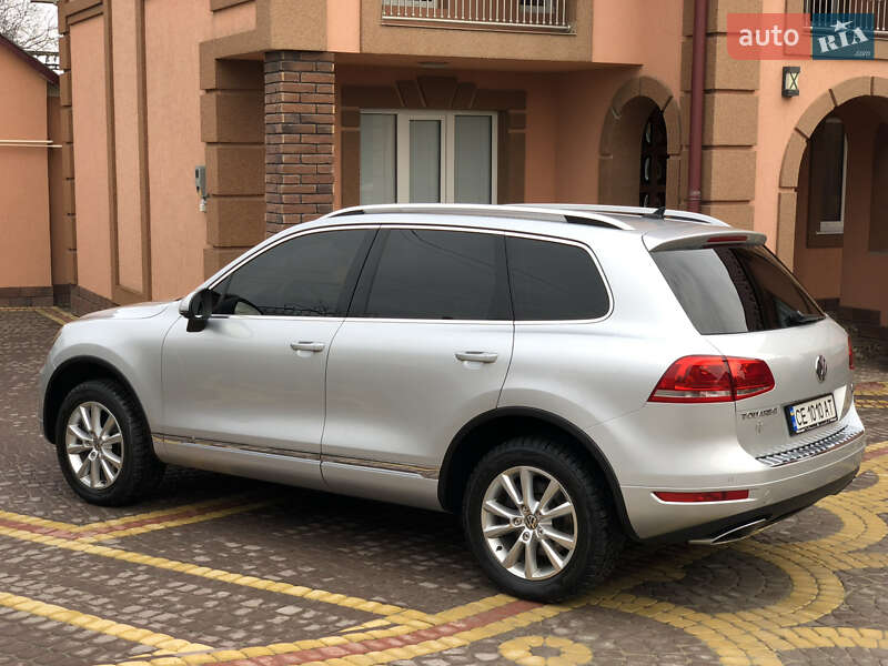 Внедорожник / Кроссовер Volkswagen Touareg 2012 в Хотине