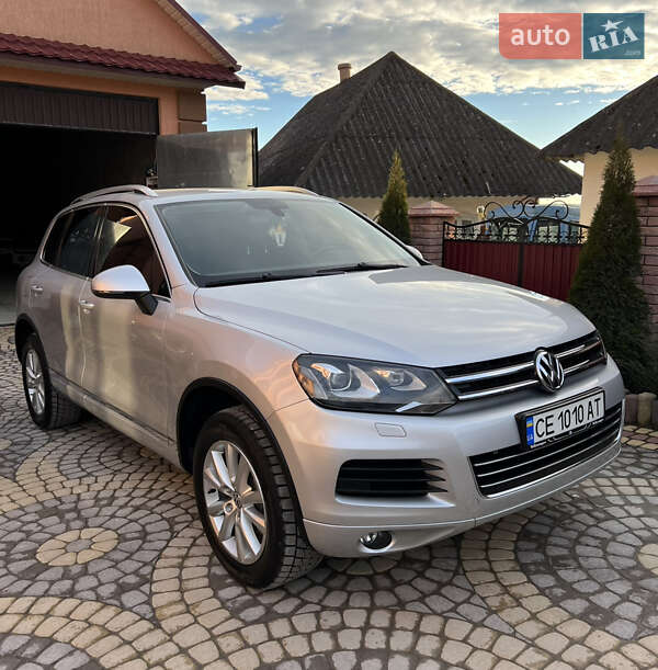 Внедорожник / Кроссовер Volkswagen Touareg 2012 в Хотине