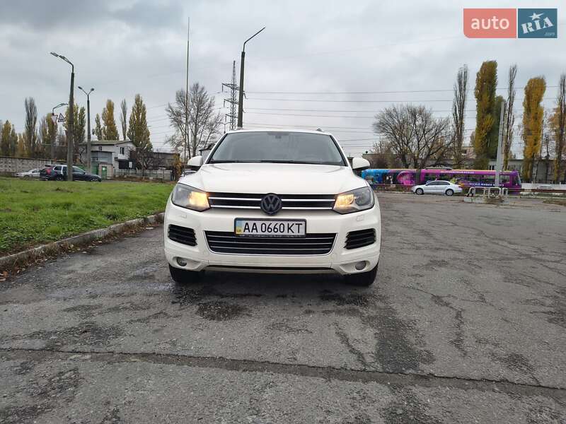Внедорожник / Кроссовер Volkswagen Touareg 2011 в Киеве