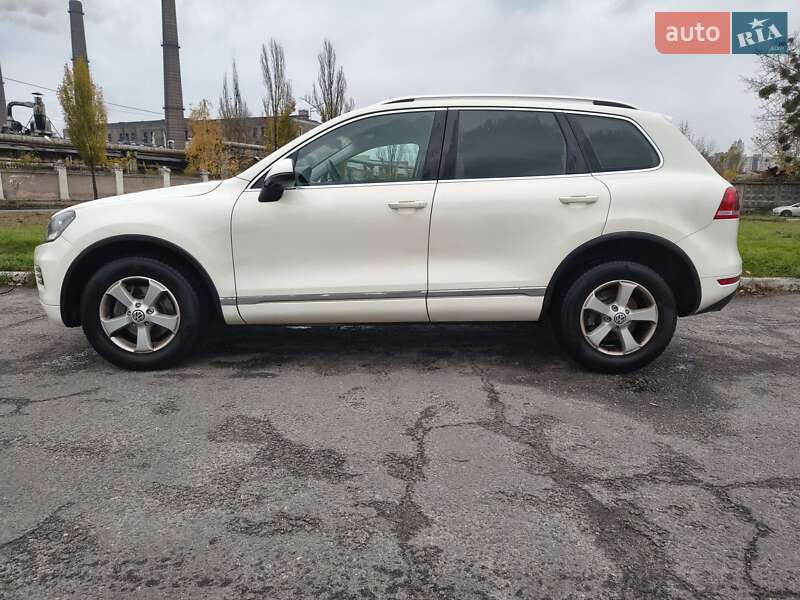 Внедорожник / Кроссовер Volkswagen Touareg 2011 в Киеве