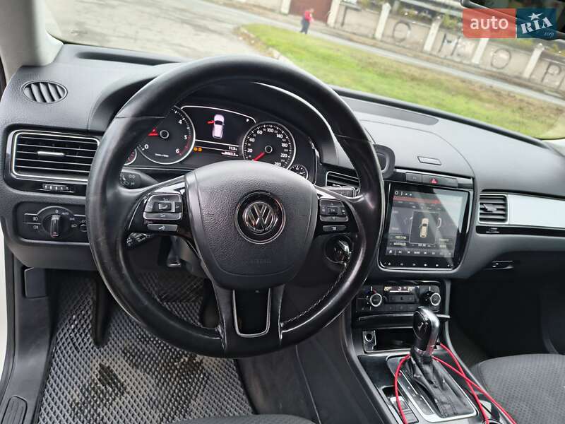 Внедорожник / Кроссовер Volkswagen Touareg 2011 в Киеве