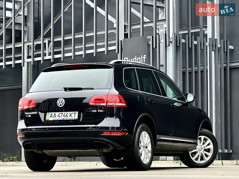 Внедорожник / Кроссовер Volkswagen Touareg 2014 в Киеве