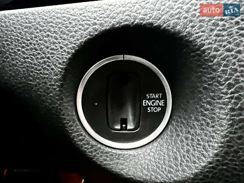 Внедорожник / Кроссовер Volkswagen Touareg 2014 в Киеве