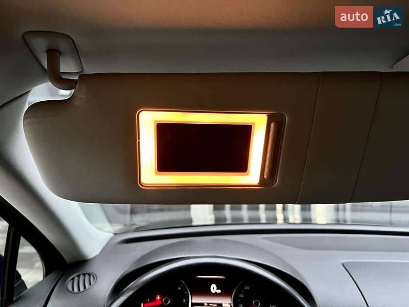 Внедорожник / Кроссовер Volkswagen Touareg 2014 в Киеве