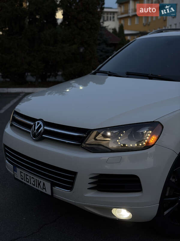 Внедорожник / Кроссовер Volkswagen Touareg 2011 в Киеве