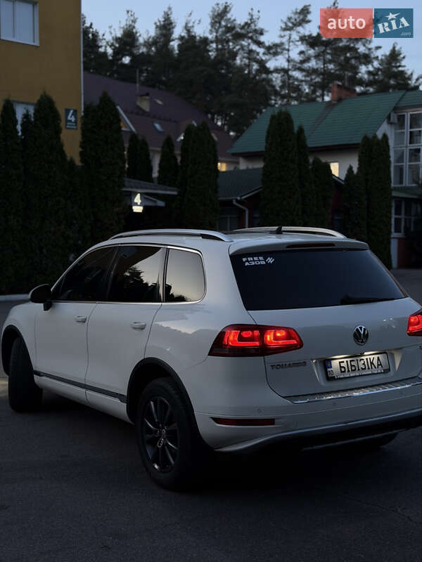 Внедорожник / Кроссовер Volkswagen Touareg 2011 в Киеве