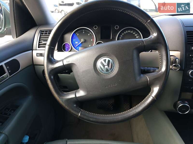 Внедорожник / Кроссовер Volkswagen Touareg 2006 в Львове