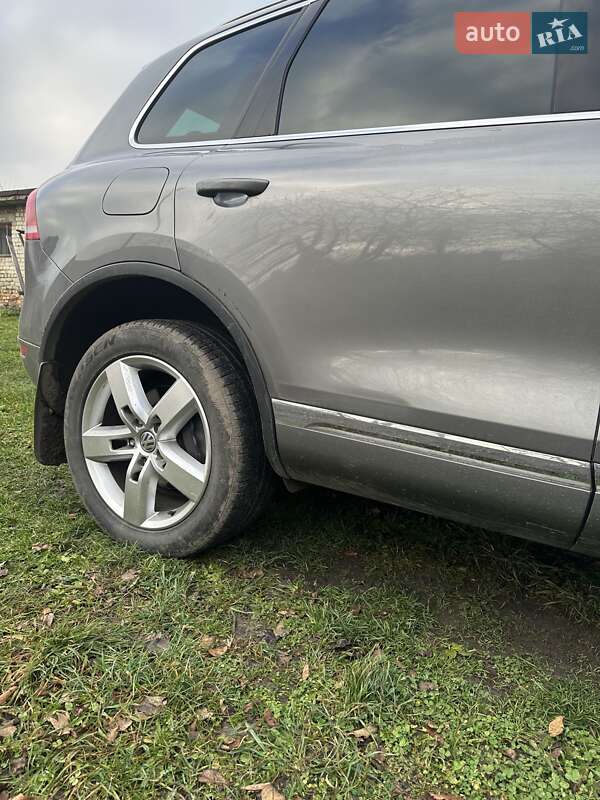 Внедорожник / Кроссовер Volkswagen Touareg 2011 в Буске