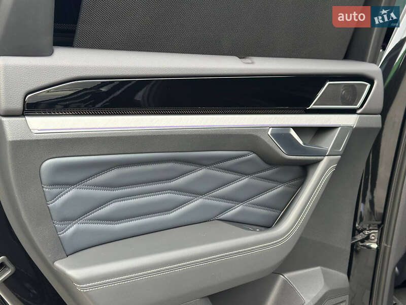 Внедорожник / Кроссовер Volkswagen Touareg 2024 в Днепре
