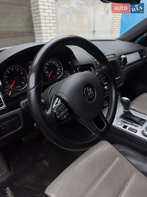 Внедорожник / Кроссовер Volkswagen Touareg 2017 в Киеве фото 16 Внедорожник / Кроссовер Volkswagen Touareg 2017 в Киеве