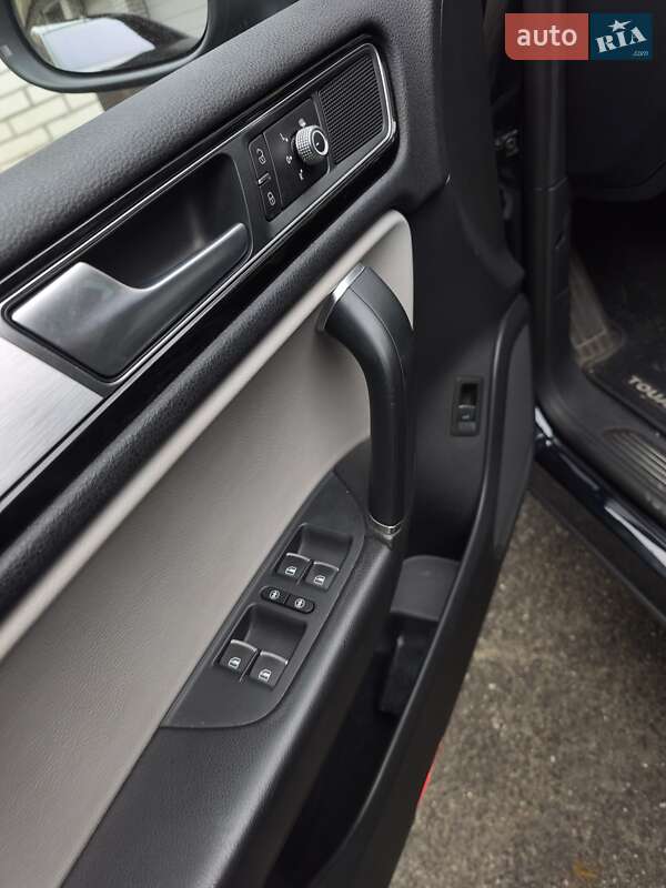 Внедорожник / Кроссовер Volkswagen Touareg 2017 в Киеве фото 18 Внедорожник / Кроссовер Volkswagen Touareg 2017 в Киеве