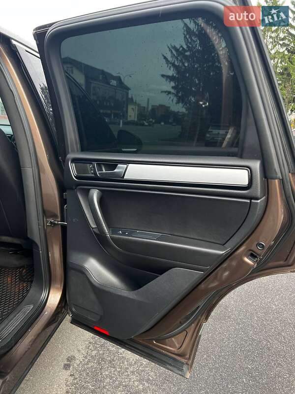 Внедорожник / Кроссовер Volkswagen Touareg 2010 в Калиновке