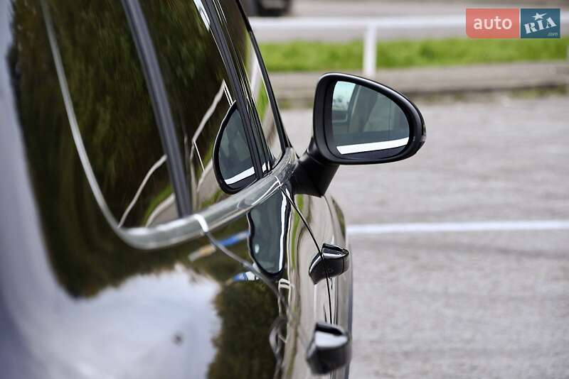 Позашляховик / Кросовер Volkswagen Touareg 2011 в Львові