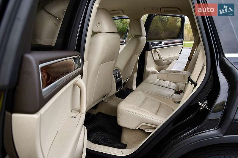 Позашляховик / Кросовер Volkswagen Touareg 2011 в Львові