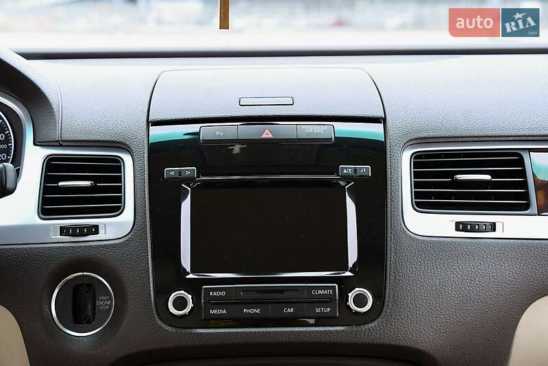 Позашляховик / Кросовер Volkswagen Touareg 2011 в Львові