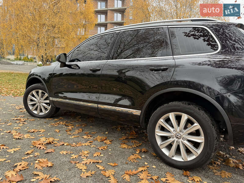 Внедорожник / Кроссовер Volkswagen Touareg 2011 в Хмельницком