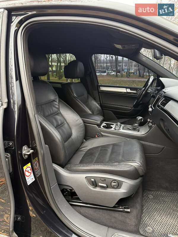 Внедорожник / Кроссовер Volkswagen Touareg 2011 в Хмельницком