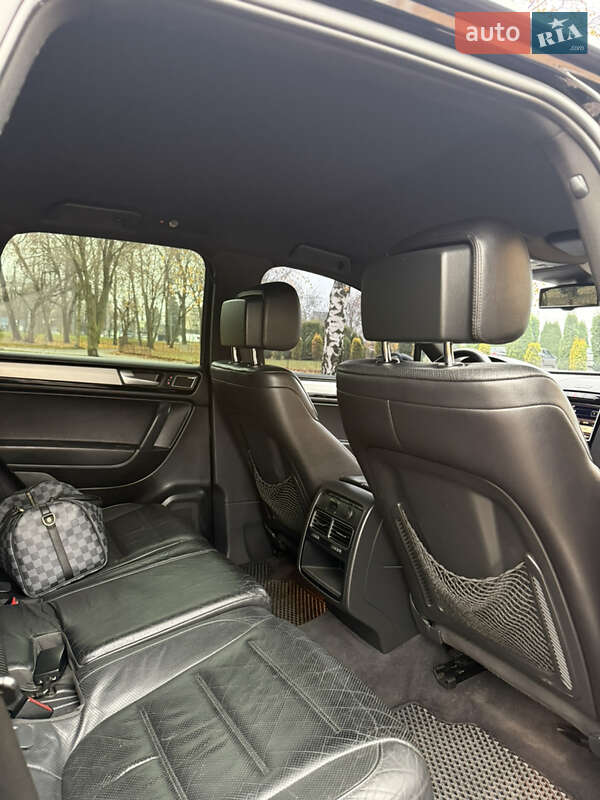 Внедорожник / Кроссовер Volkswagen Touareg 2011 в Хмельницком
