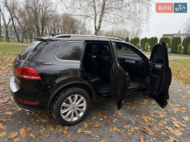Внедорожник / Кроссовер Volkswagen Touareg 2011 в Хмельницком