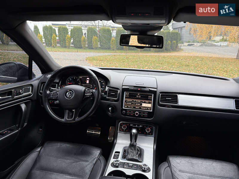 Внедорожник / Кроссовер Volkswagen Touareg 2011 в Хмельницком