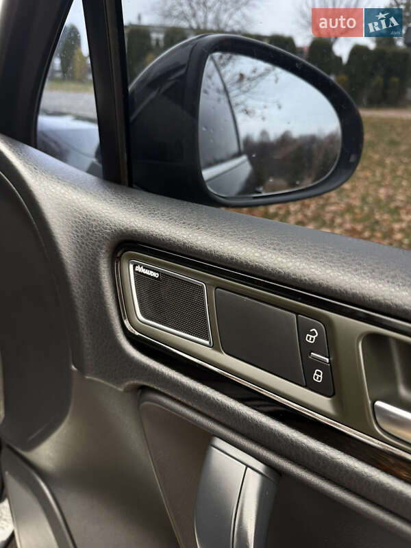 Внедорожник / Кроссовер Volkswagen Touareg 2011 в Хмельницком